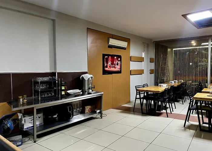 Madi Ξενοδοχείο Άδανα